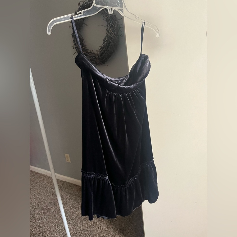NWT DKNY size 4 velvet skirt